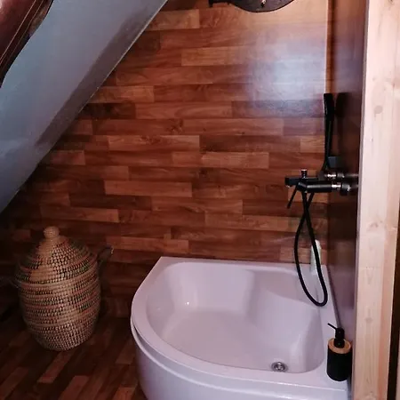 Alloggio per agriturismo Ouna Puhketalu *